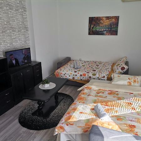 Calla 1 - Modern & Cozy Main Square Apartment In The City Shopping Center - Parking Slot With Parking Security Σκόπια Εξωτερικό φωτογραφία